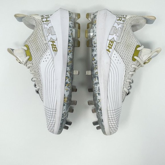 Under Armour Men's Harper 7 ST Baseball Metal Cleat 3025582-100 White/Gold SZ 7. - Picture 7 of 13